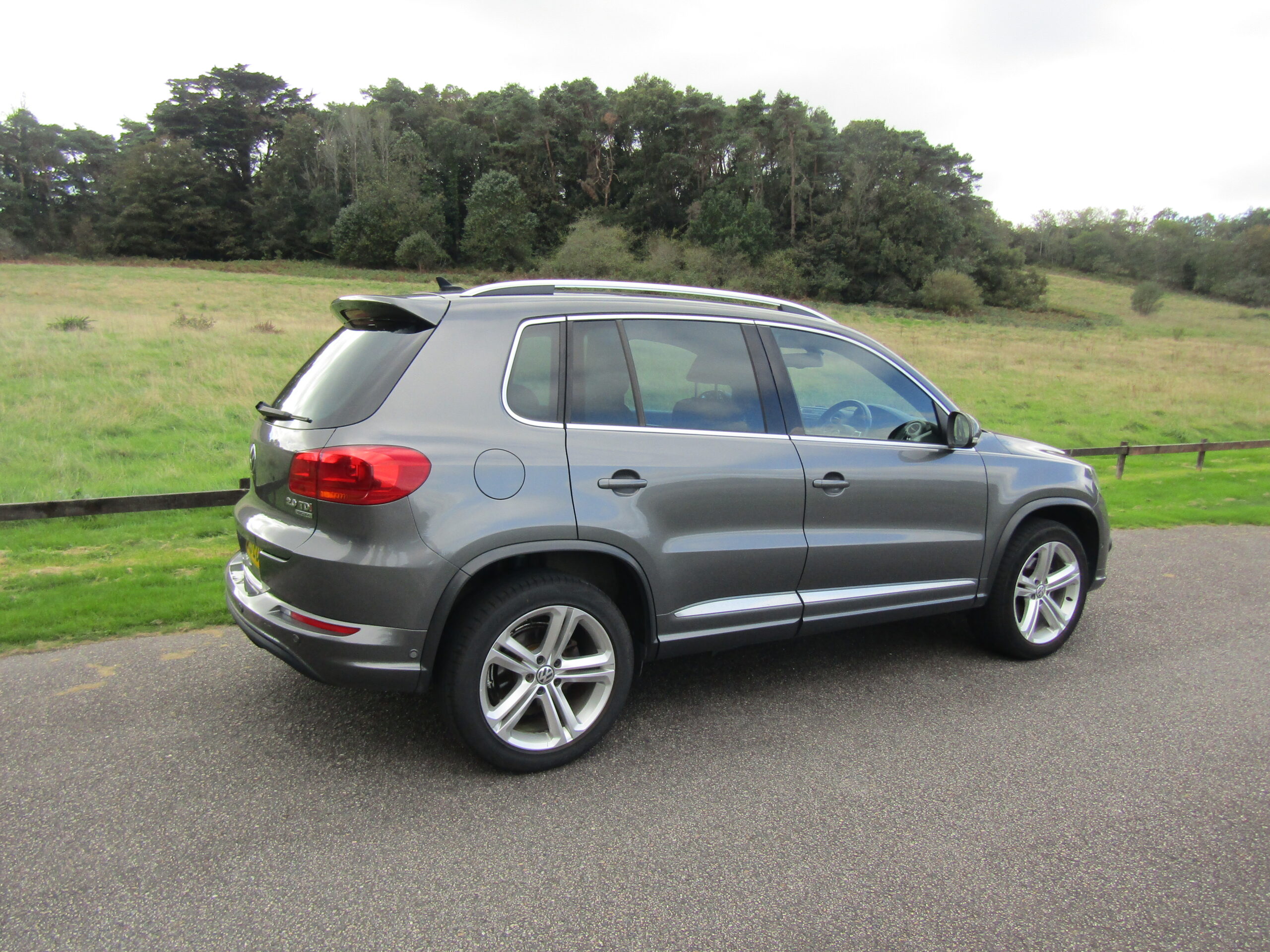 VOLKSWAGEN TIGUAN R LINE TDI BLUE TECH - Image 5