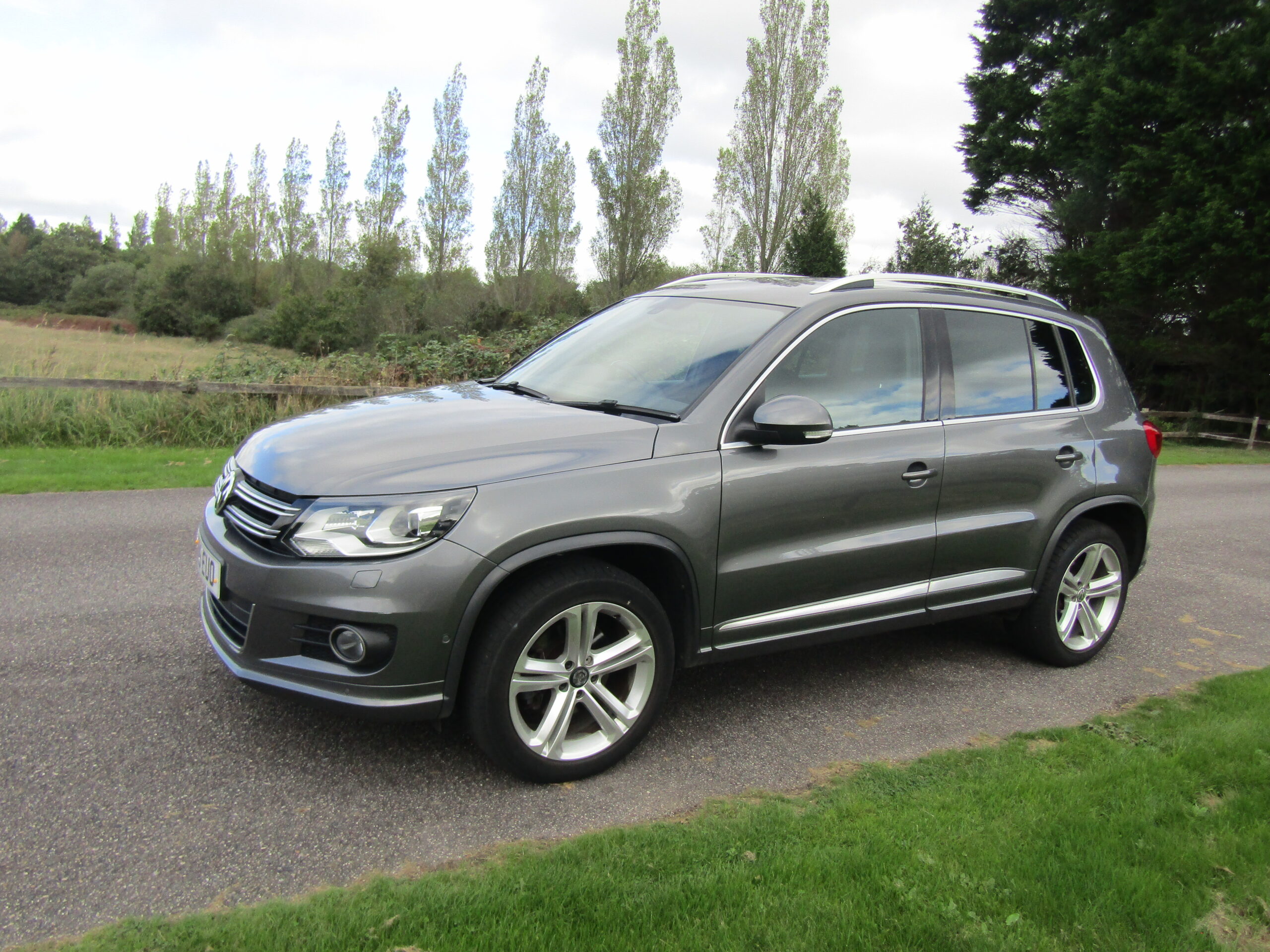 VOLKSWAGEN TIGUAN R LINE TDI BLUE TECH - Image 2