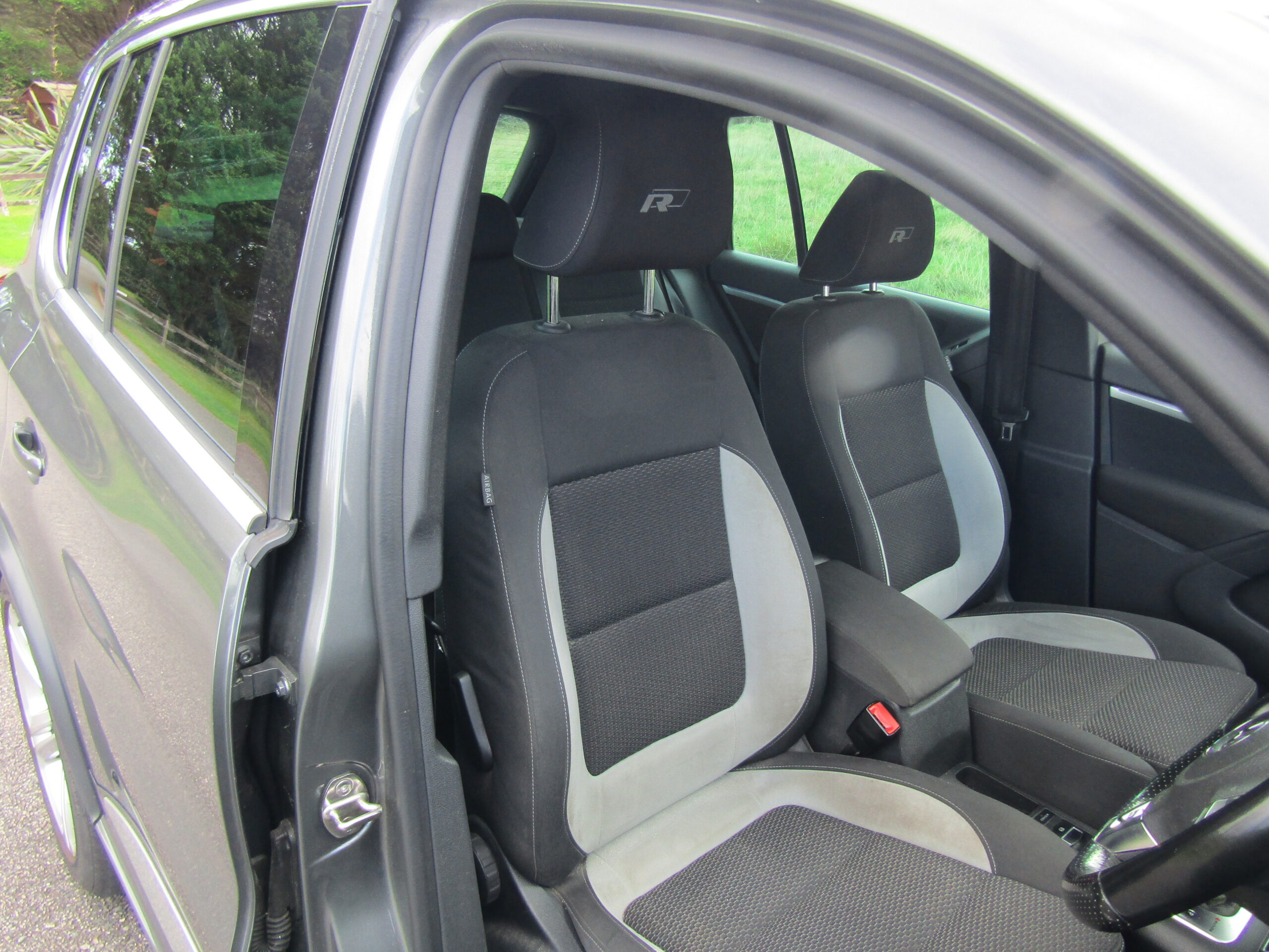 VOLKSWAGEN TIGUAN R LINE TDI BLUE TECH - Image 7