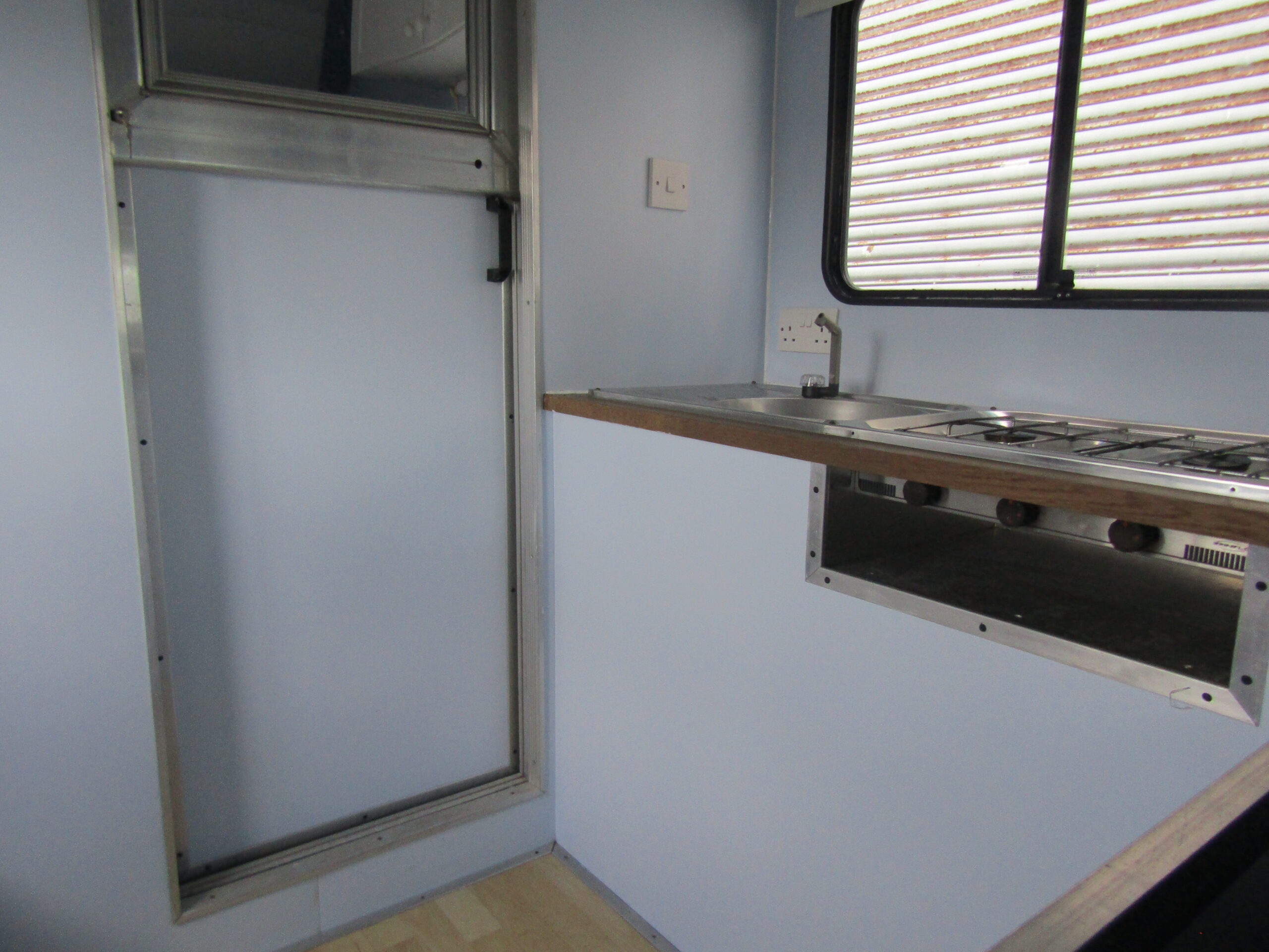 IVECO-FORD HORSE BOX - Image 3