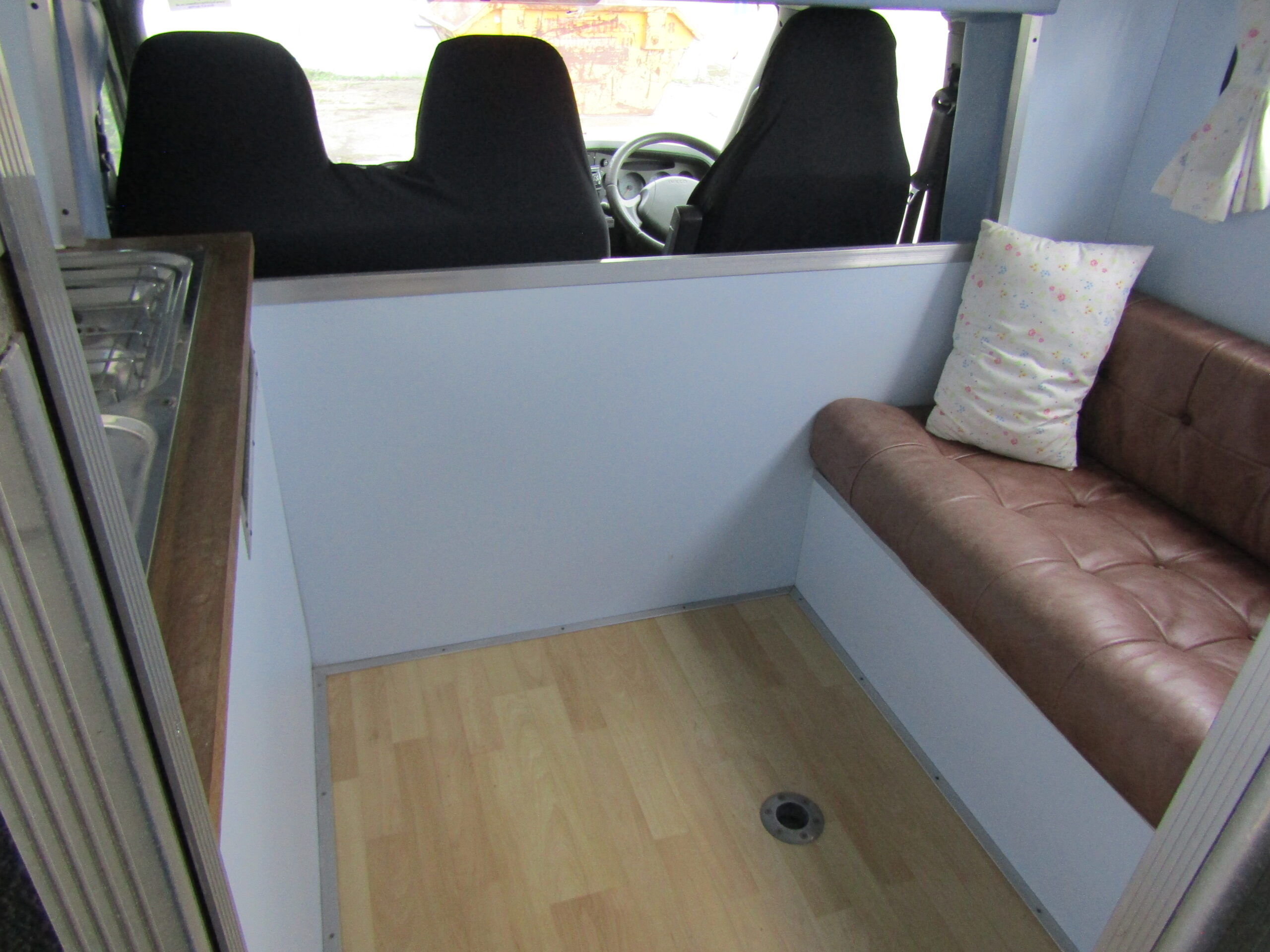 IVECO-FORD HORSE BOX - Image 11
