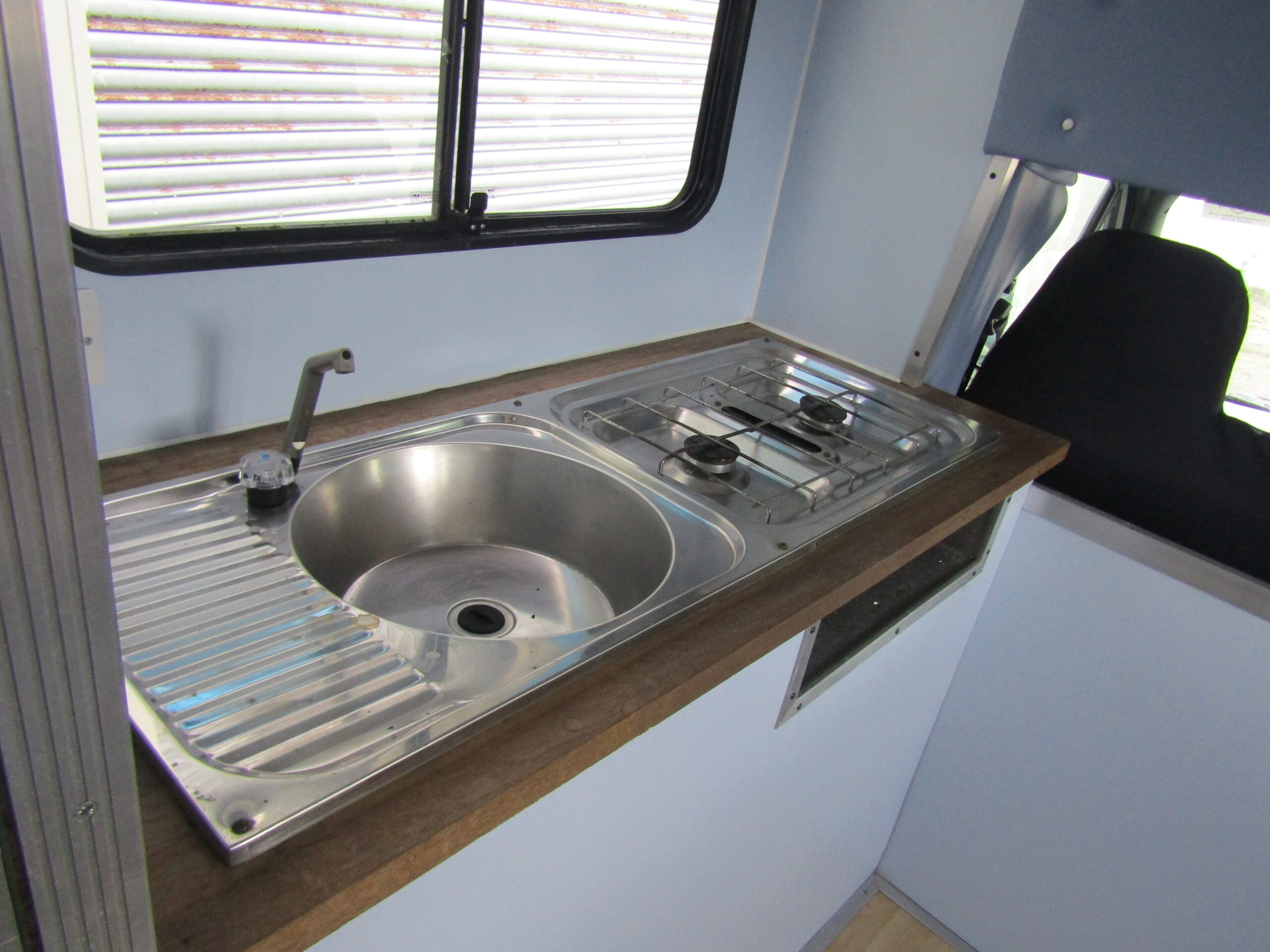 IVECO-FORD HORSE BOX - Image 9