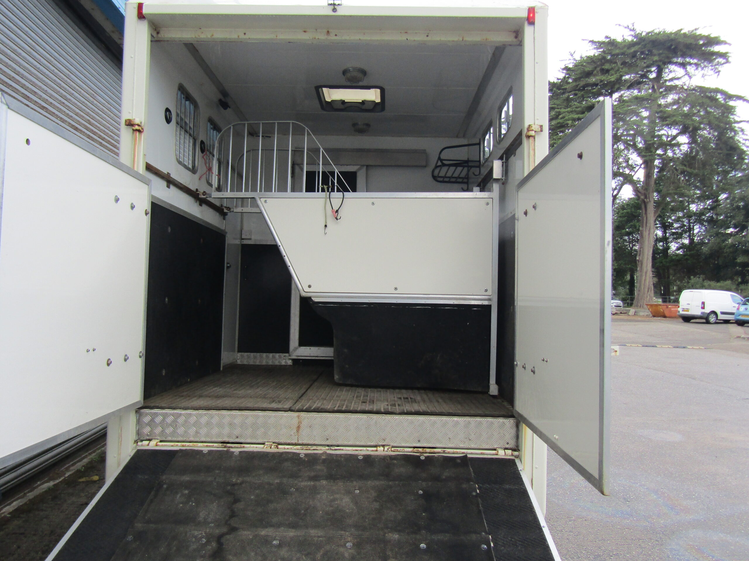 IVECO-FORD HORSE BOX - Image 8