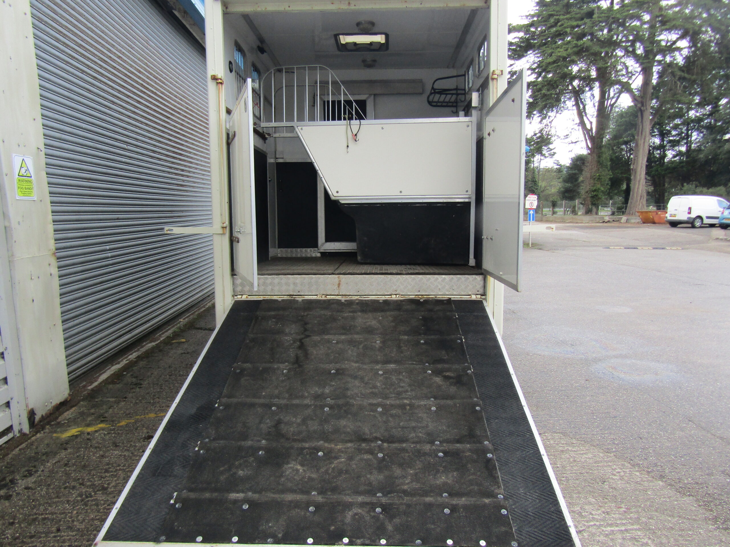 IVECO-FORD HORSE BOX - Image 7