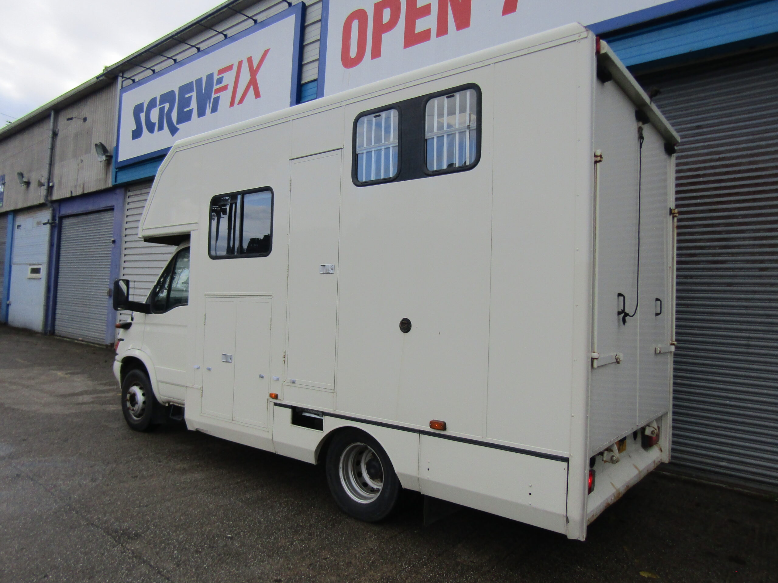 IVECO-FORD HORSE BOX - Image 4