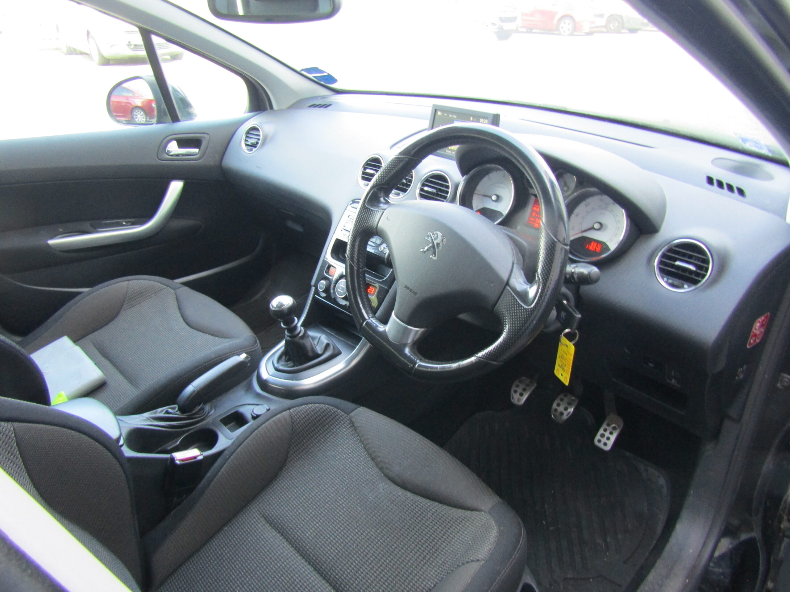 PEUGEOT 308 ACTIVE NAV VERSION E-HDI - Image 5