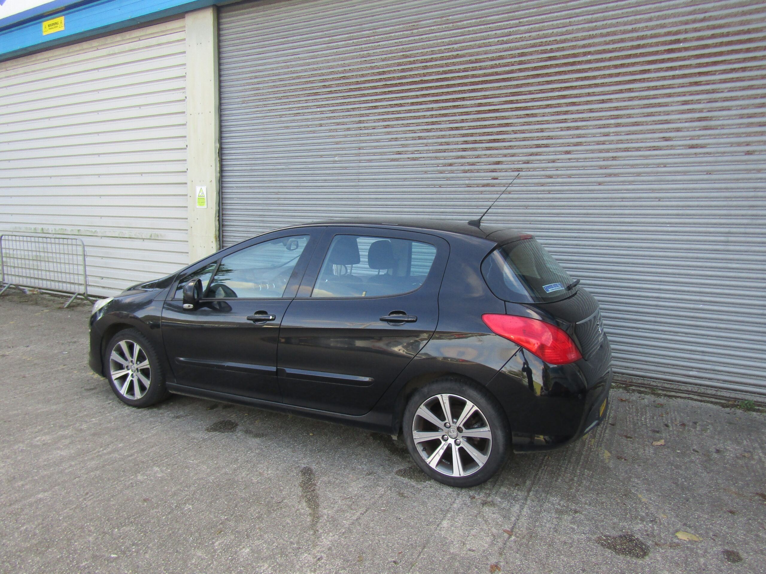 PEUGEOT 308 ACTIVE NAV VERSION E-HDI - Image 3