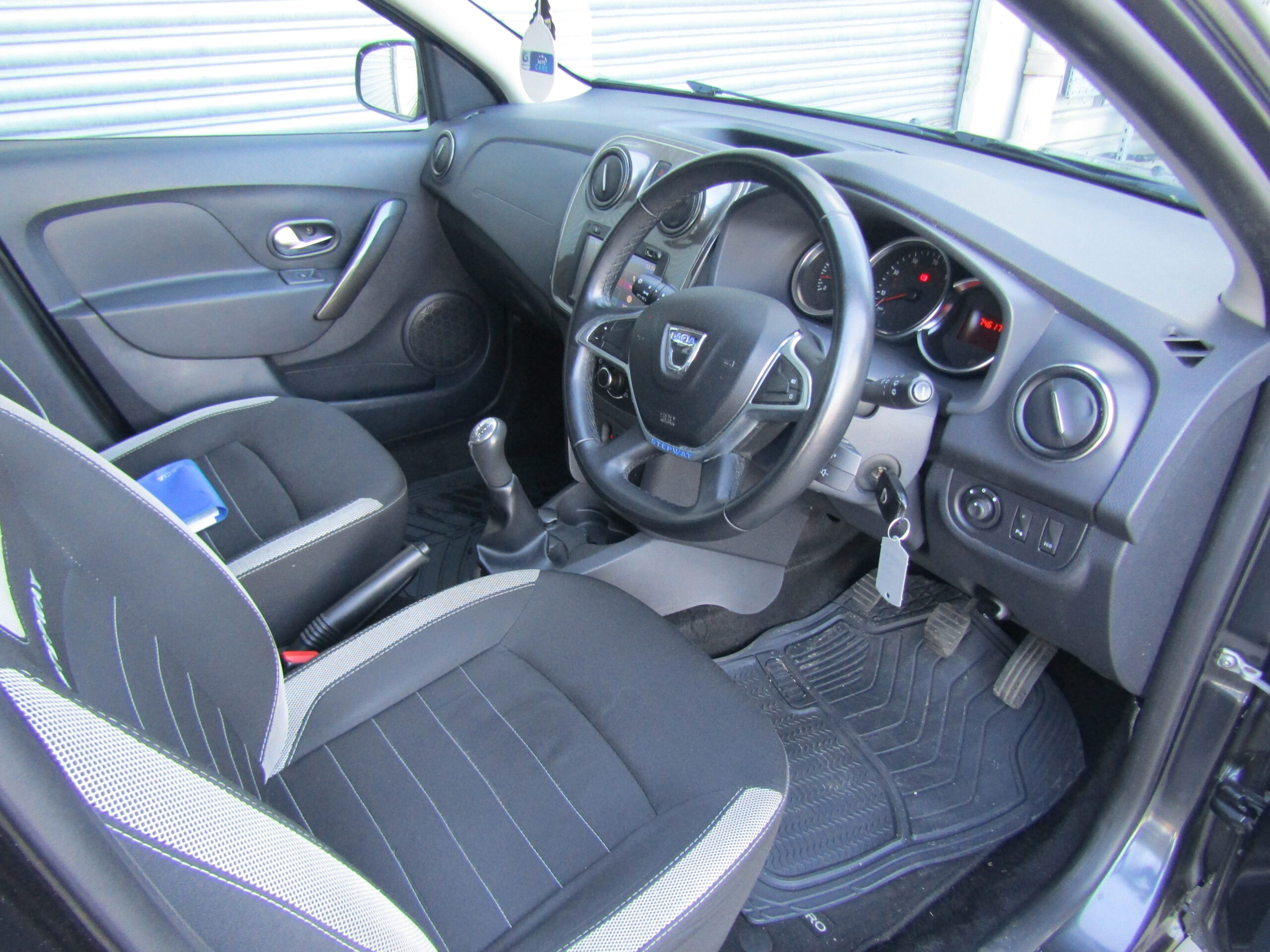 DACIA SANDERO STEPWAY LAUREATE TCE - Image 5